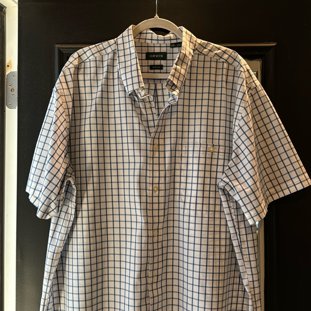 Barely worn men’s XXL short sleeve shirt